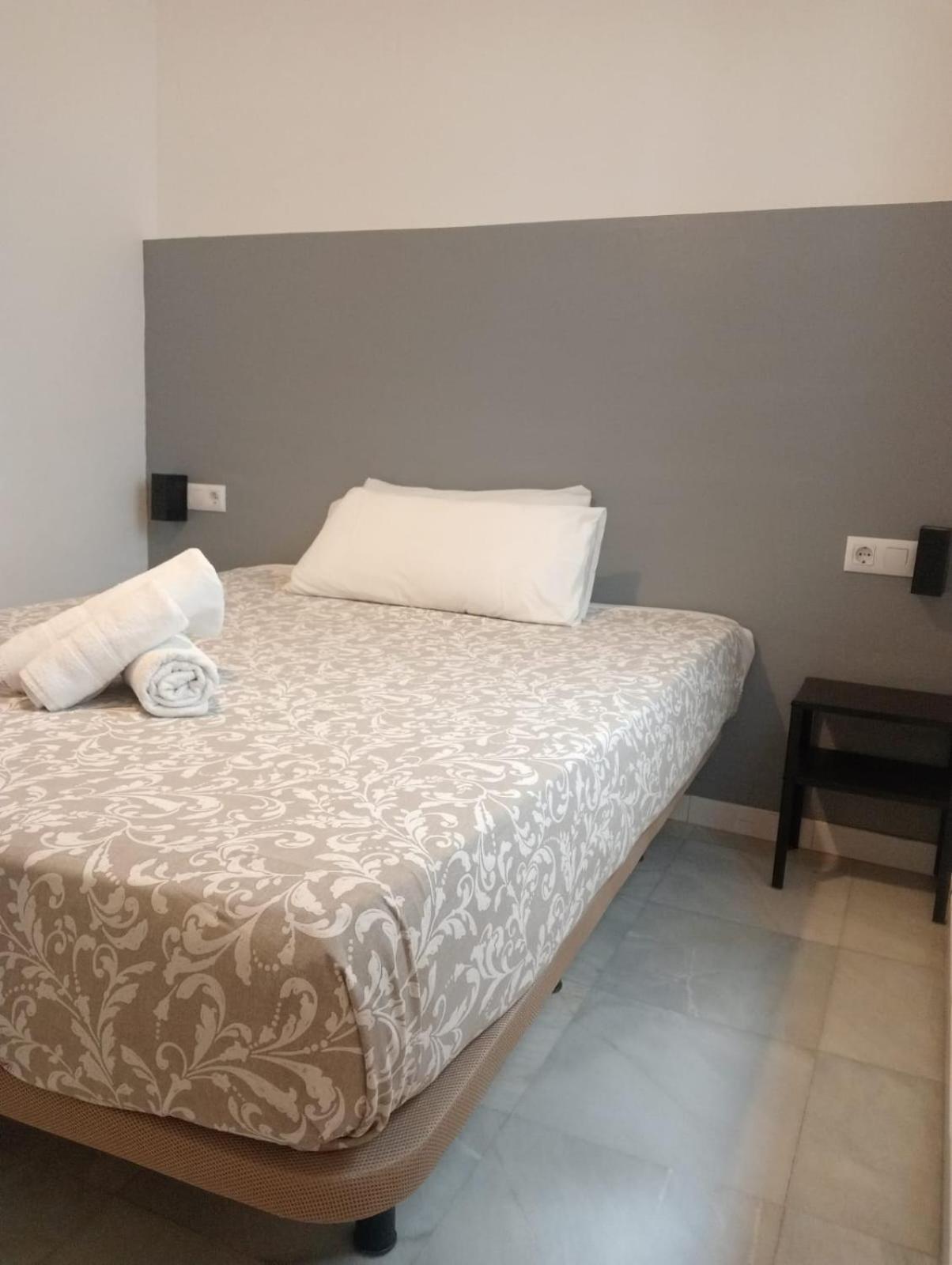 C Palacio Parking Segun Disponibilidad Sevilla Exterior foto
